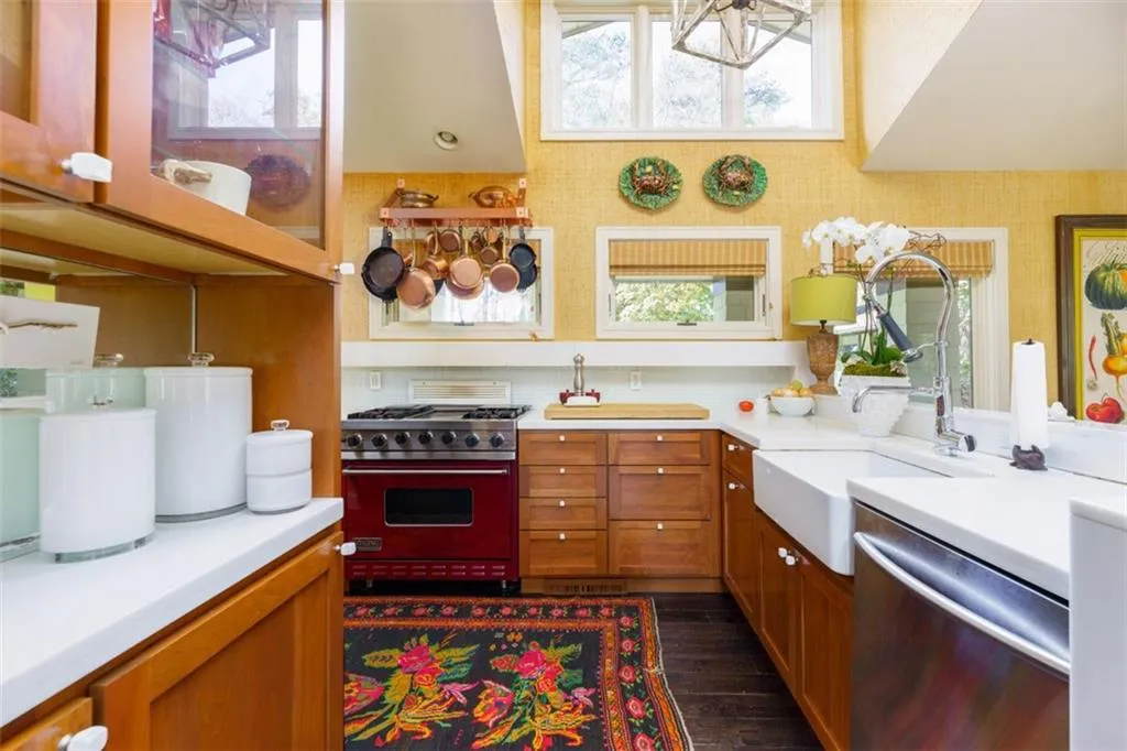 652 Londonberry Road, Sandy Springs, Georgia 30327, 3 Bedrooms Bedrooms, ,3 BathroomsBathrooms,Residential,Sold,652 Londonberry Road,7227016