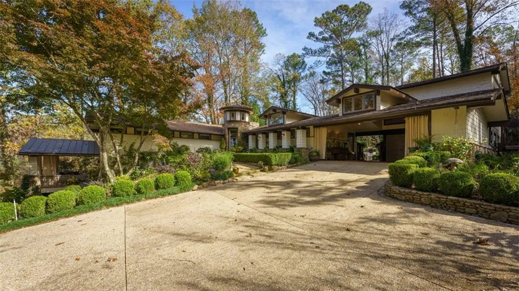 652 Londonberry Road, Sandy Springs, Georgia 30327, 3 Bedrooms Bedrooms, ,3 BathroomsBathrooms,Residential,Sold,652 Londonberry Road,7227016