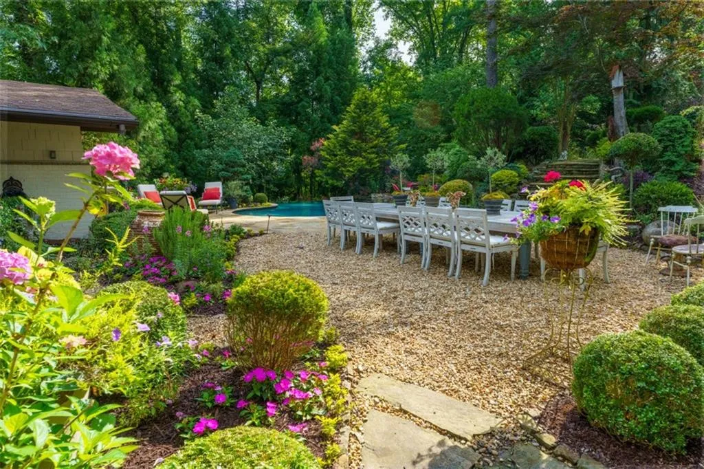 652 Londonberry Road, Sandy Springs, Georgia 30327, 3 Bedrooms Bedrooms, ,3 BathroomsBathrooms,Residential,Sold,652 Londonberry Road,7227016