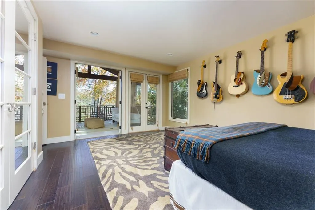 652 Londonberry Road, Sandy Springs, Georgia 30327, 3 Bedrooms Bedrooms, ,3 BathroomsBathrooms,Residential,Sold,652 Londonberry Road,7227016