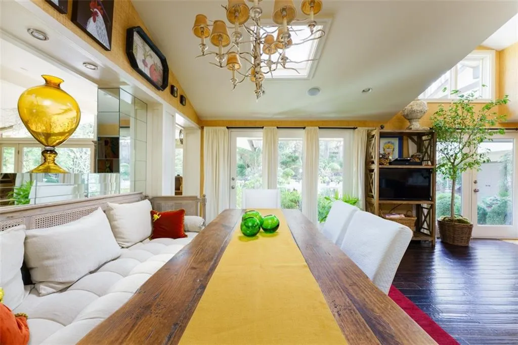 652 Londonberry Road, Sandy Springs, Georgia 30327, 3 Bedrooms Bedrooms, ,3 BathroomsBathrooms,Residential,Sold,652 Londonberry Road,7227016