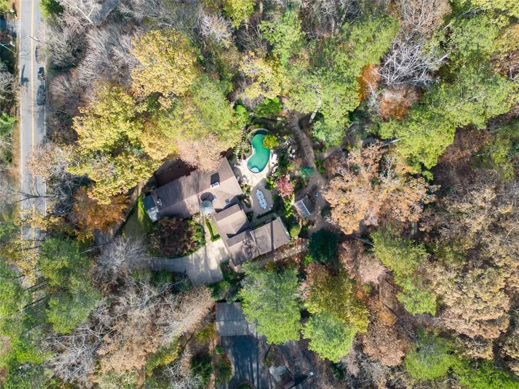 652 Londonberry Road, Sandy Springs, Georgia 30327, 3 Bedrooms Bedrooms, ,3 BathroomsBathrooms,Residential,Sold,652 Londonberry Road,7227016