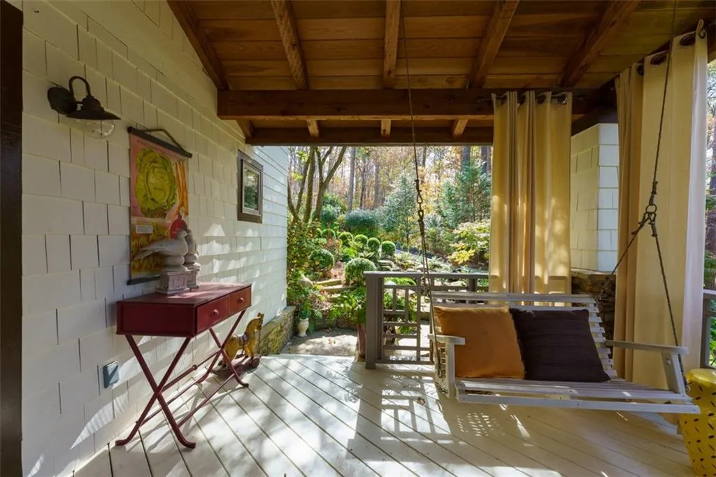 652 Londonberry Road, Sandy Springs, Georgia 30327, 3 Bedrooms Bedrooms, ,3 BathroomsBathrooms,Residential,Sold,652 Londonberry Road,7227016