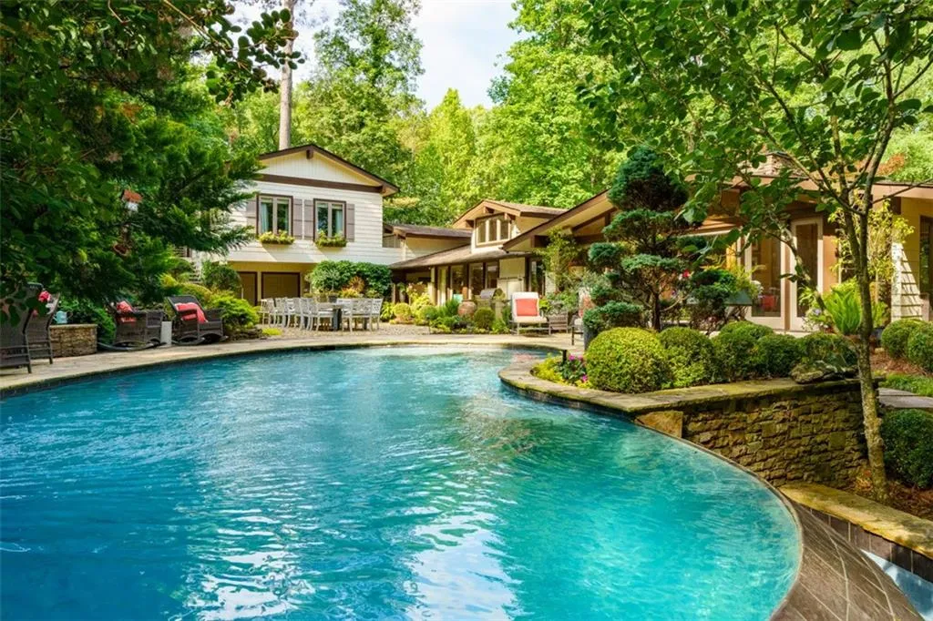 652 Londonberry Road, Sandy Springs, Georgia 30327, 3 Bedrooms Bedrooms, ,3 BathroomsBathrooms,Residential,Sold,652 Londonberry Road,7227016