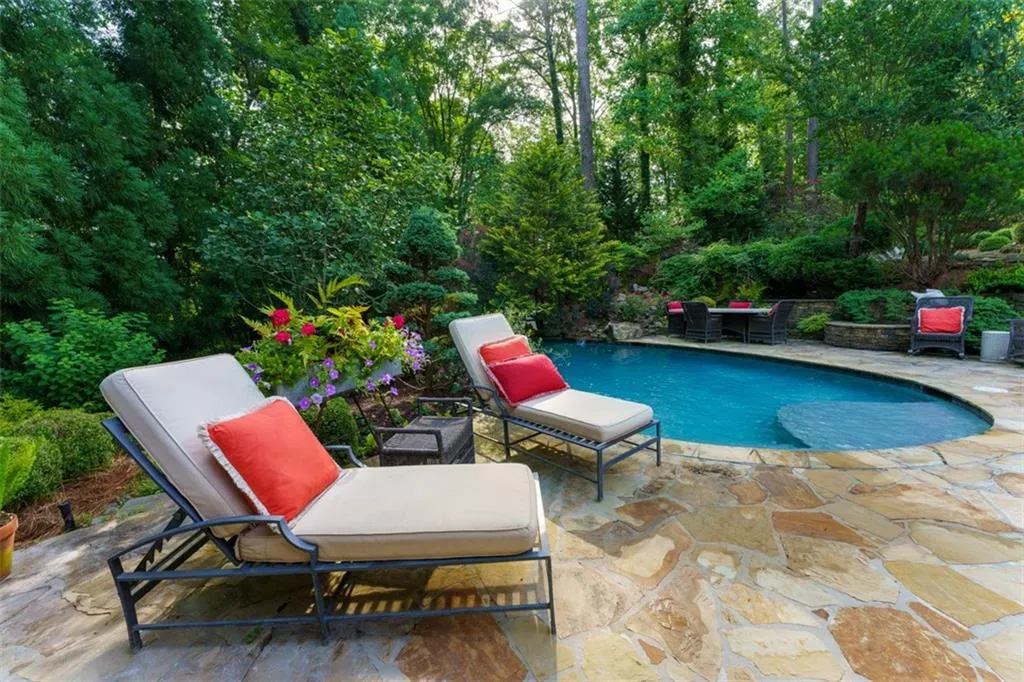 652 Londonberry Road, Sandy Springs, Georgia 30327, 3 Bedrooms Bedrooms, ,3 BathroomsBathrooms,Residential,Sold,652 Londonberry Road,7227016