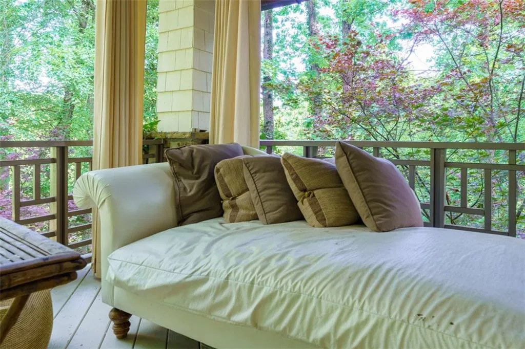 652 Londonberry Road, Sandy Springs, Georgia 30327, 3 Bedrooms Bedrooms, ,3 BathroomsBathrooms,Residential,Sold,652 Londonberry Road,7227016