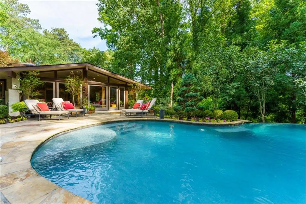 652 Londonberry Road, Sandy Springs, Georgia 30327, 3 Bedrooms Bedrooms, ,3 BathroomsBathrooms,Residential,Sold,652 Londonberry Road,7227016