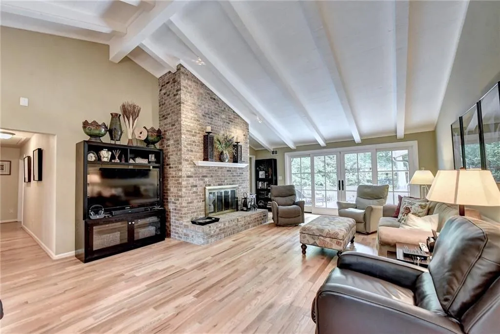 5099 Powers Ferry Road, Atlanta, Georgia 30327, 4 Bedrooms Bedrooms, ,3 BathroomsBathrooms,Residential,Sold,5099 Powers Ferry Road,6752008