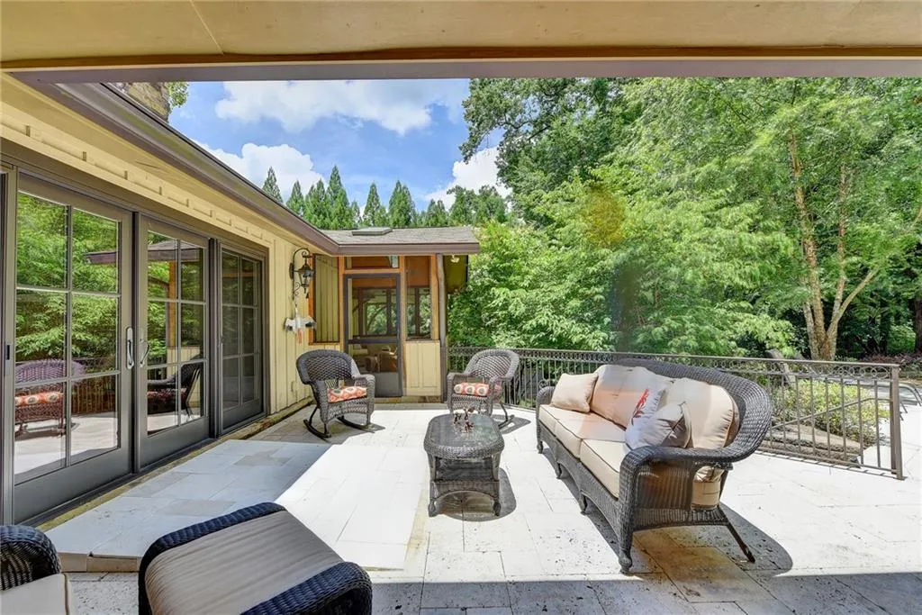 5099 Powers Ferry Road, Atlanta, Georgia 30327, 4 Bedrooms Bedrooms, ,3 BathroomsBathrooms,Residential,Sold,5099 Powers Ferry Road,6752008