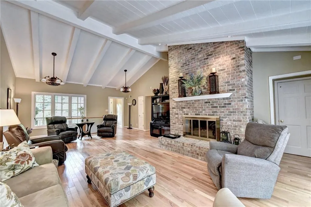 5099 Powers Ferry Road, Atlanta, Georgia 30327, 4 Bedrooms Bedrooms, ,3 BathroomsBathrooms,Residential,Sold,5099 Powers Ferry Road,6752008