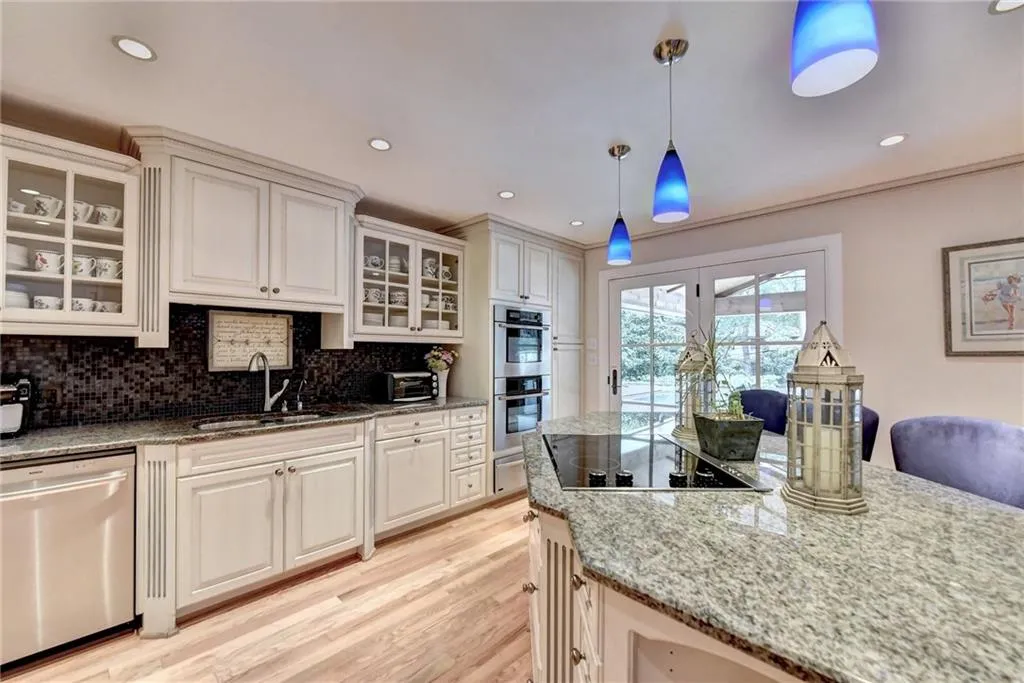 5099 Powers Ferry Road, Atlanta, Georgia 30327, 4 Bedrooms Bedrooms, ,3 BathroomsBathrooms,Residential,Sold,5099 Powers Ferry Road,6752008