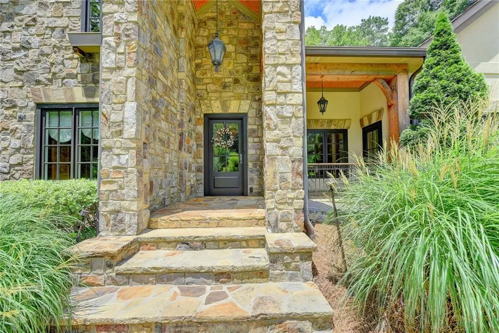5099 Powers Ferry Road, Atlanta, Georgia 30327, 4 Bedrooms Bedrooms, ,3 BathroomsBathrooms,Residential,Sold,5099 Powers Ferry Road,6752008