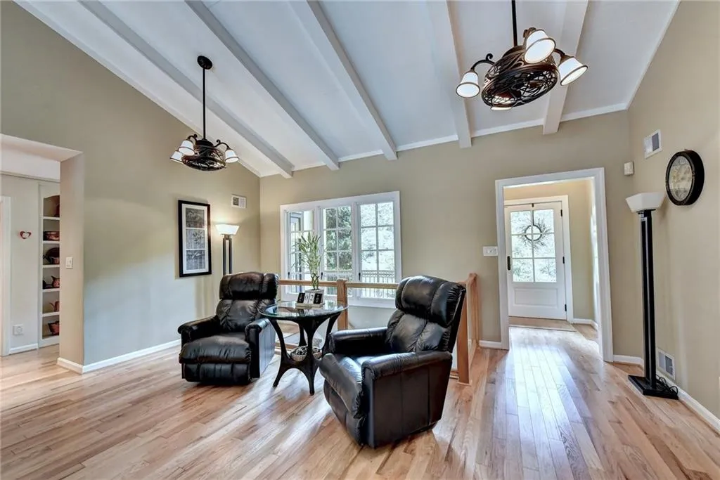 5099 Powers Ferry Road, Atlanta, Georgia 30327, 4 Bedrooms Bedrooms, ,3 BathroomsBathrooms,Residential,Sold,5099 Powers Ferry Road,6752008