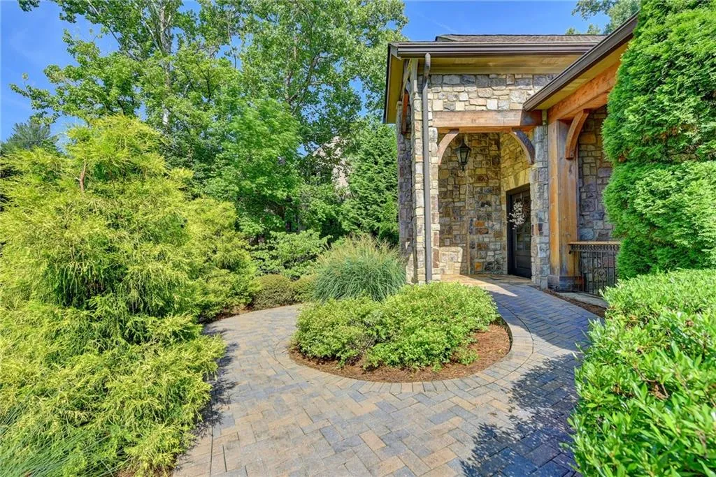 5099 Powers Ferry Road, Atlanta, Georgia 30327, 4 Bedrooms Bedrooms, ,3 BathroomsBathrooms,Residential,Sold,5099 Powers Ferry Road,6752008