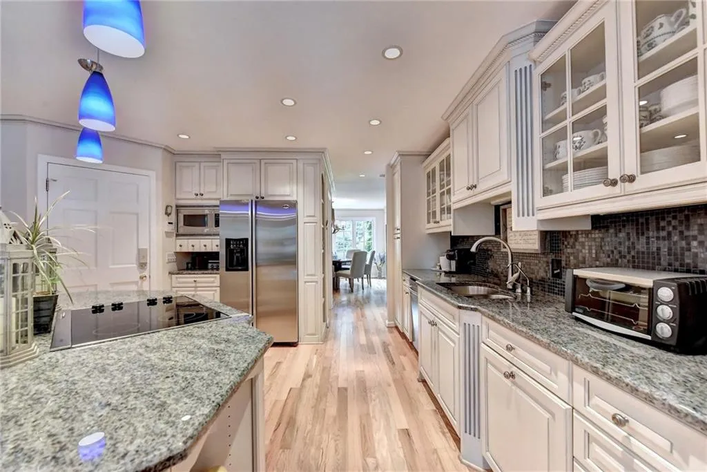 5099 Powers Ferry Road, Atlanta, Georgia 30327, 4 Bedrooms Bedrooms, ,3 BathroomsBathrooms,Residential,Sold,5099 Powers Ferry Road,6752008
