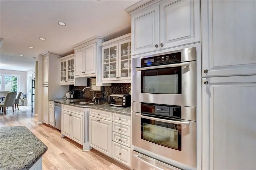 5099 Powers Ferry Road, Atlanta, Georgia 30327, 4 Bedrooms Bedrooms, ,3 BathroomsBathrooms,Residential,Sold,5099 Powers Ferry Road,6752008