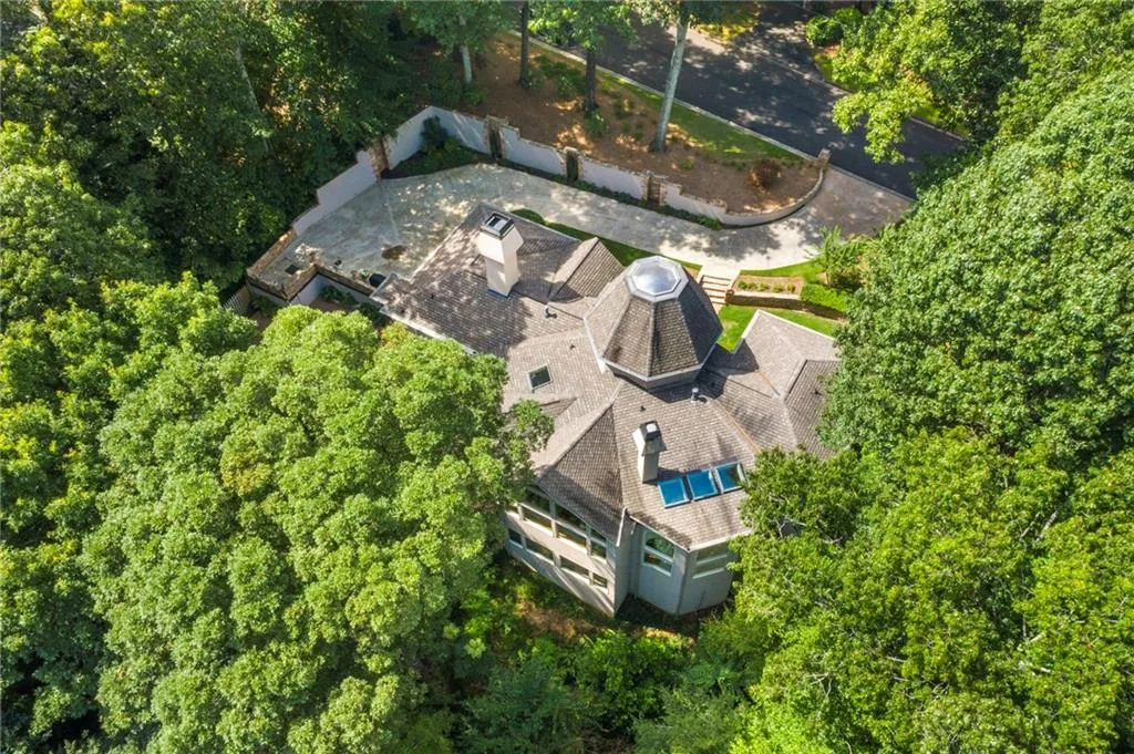 8885 Buckhorn, Sandy Springs, Georgia 30350, 4 Bedrooms Bedrooms, ,3 BathroomsBathrooms,Residential,Sold,8885 Buckhorn,6759113