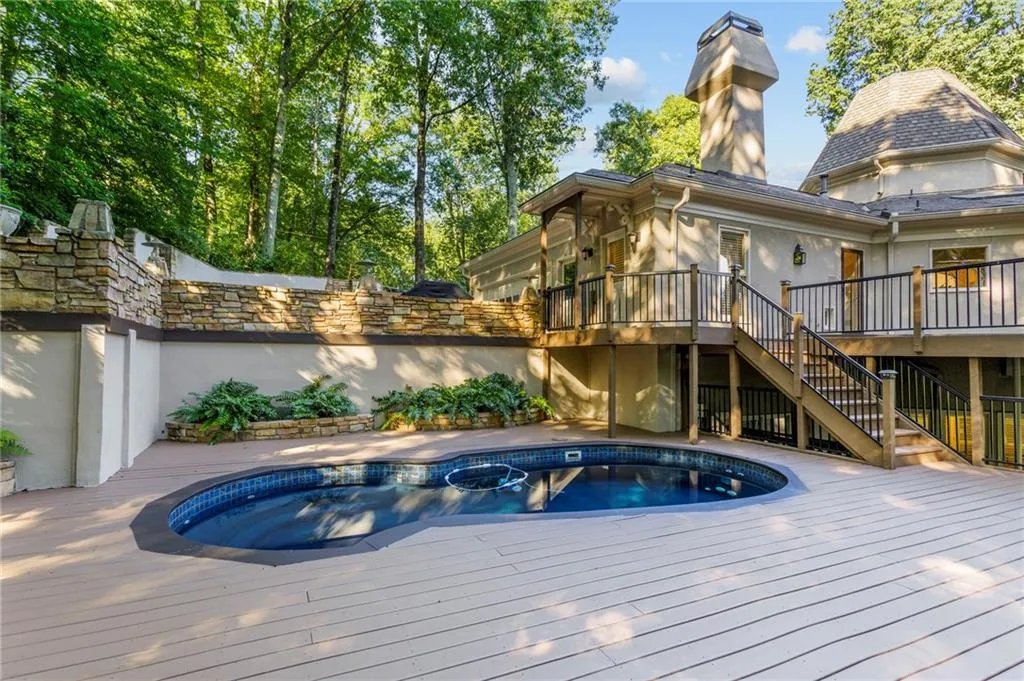 8885 Buckhorn, Sandy Springs, Georgia 30350, 4 Bedrooms Bedrooms, ,3 BathroomsBathrooms,Residential,Sold,8885 Buckhorn,6759113