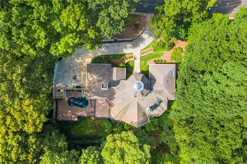 8885 Buckhorn, Sandy Springs, Georgia 30350, 4 Bedrooms Bedrooms, ,3 BathroomsBathrooms,Residential,Sold,8885 Buckhorn,6759113