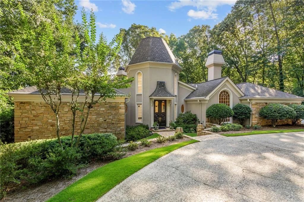 8885 Buckhorn, Sandy Springs, Georgia 30350, 4 Bedrooms Bedrooms, ,3 BathroomsBathrooms,Residential,Sold,8885 Buckhorn,6759113