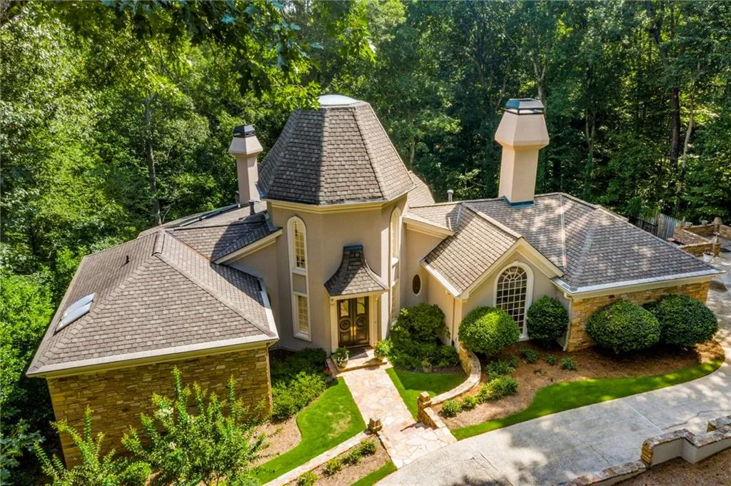 8885 Buckhorn, Sandy Springs, Georgia 30350, 4 Bedrooms Bedrooms, ,3 BathroomsBathrooms,Residential,Sold,8885 Buckhorn,6759113