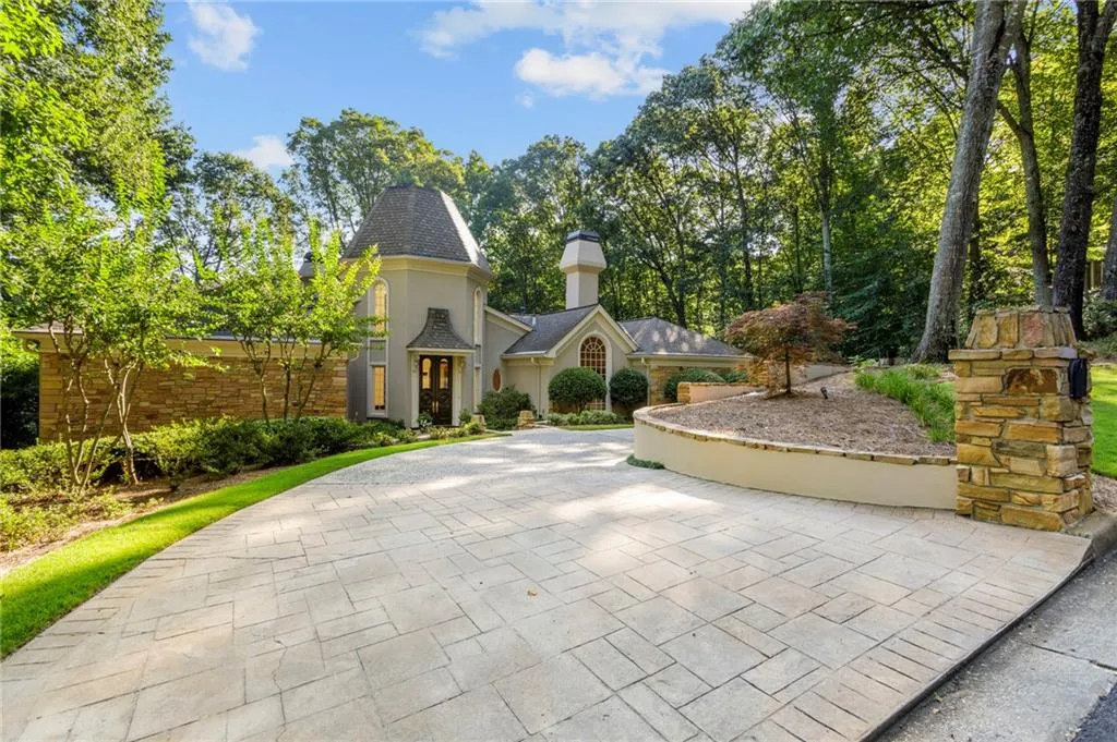 8885 Buckhorn, Sandy Springs, Georgia 30350, 4 Bedrooms Bedrooms, ,3 BathroomsBathrooms,Residential,Sold,8885 Buckhorn,6759113