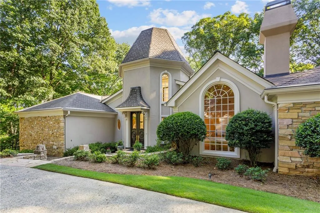 8885 Buckhorn, Sandy Springs, Georgia 30350, 4 Bedrooms Bedrooms, ,3 BathroomsBathrooms,Residential,Sold,8885 Buckhorn,6759113