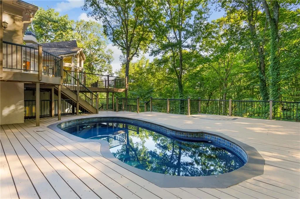 8885 Buckhorn, Sandy Springs, Georgia 30350, 4 Bedrooms Bedrooms, ,3 BathroomsBathrooms,Residential,Sold,8885 Buckhorn,6759113