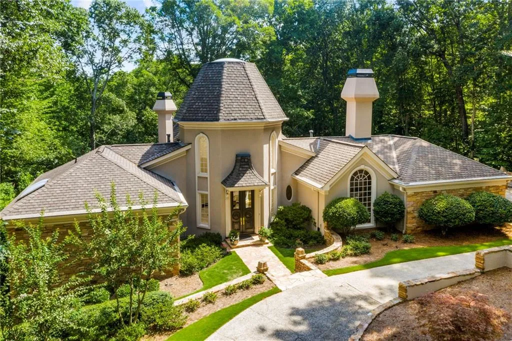 8885 Buckhorn, Sandy Springs, Georgia 30350, 4 Bedrooms Bedrooms, ,3 BathroomsBathrooms,Residential,Sold,8885 Buckhorn,6759113