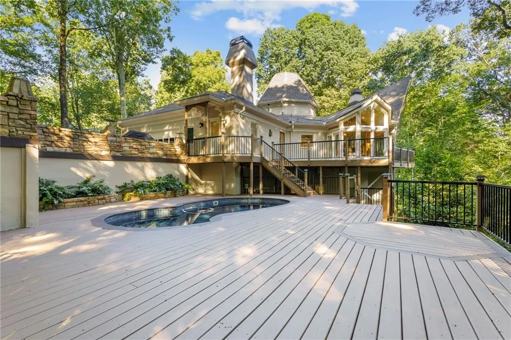 8885 Buckhorn, Sandy Springs, Georgia 30350, 4 Bedrooms Bedrooms, ,3 BathroomsBathrooms,Residential,Sold,8885 Buckhorn,6759113