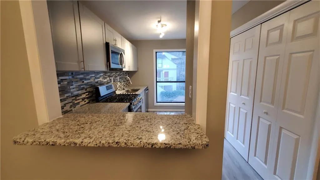 1604 Woodcliff Drive, Sandy Springs, Georgia 30350, 2 Bedrooms Bedrooms, ,2 BathroomsBathrooms,Residential,Sold,1604 Woodcliff Drive,6690015