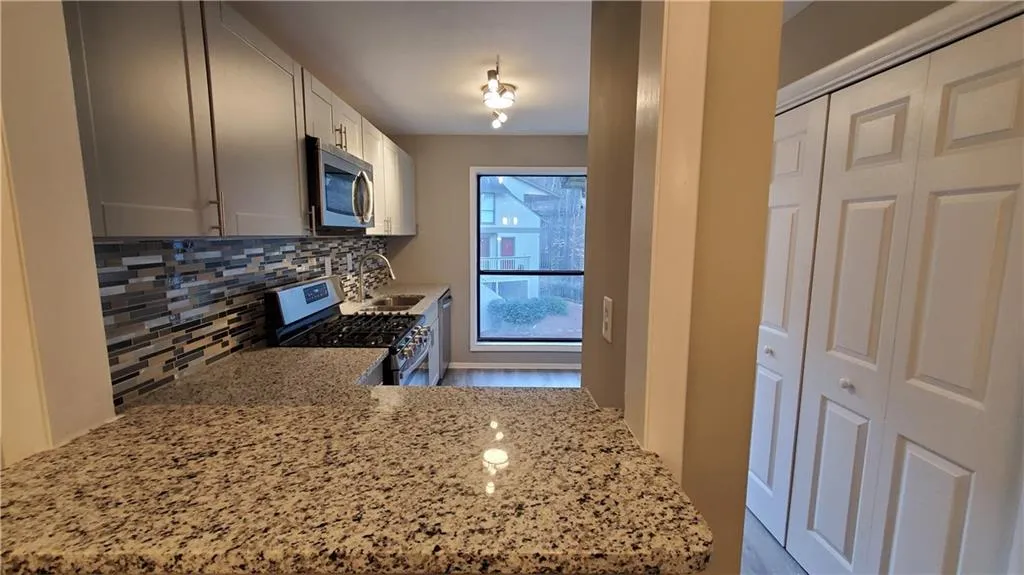 1604 Woodcliff Drive, Sandy Springs, Georgia 30350, 2 Bedrooms Bedrooms, ,2 BathroomsBathrooms,Residential,Sold,1604 Woodcliff Drive,6690015