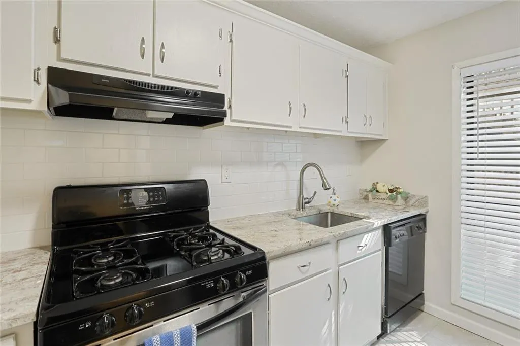 805 Woodcliff Drive, Sandy Springs, Georgia 30350, 2 Bedrooms Bedrooms, ,1 BathroomBathrooms,Residential,Sold,805 Woodcliff Drive,6626213