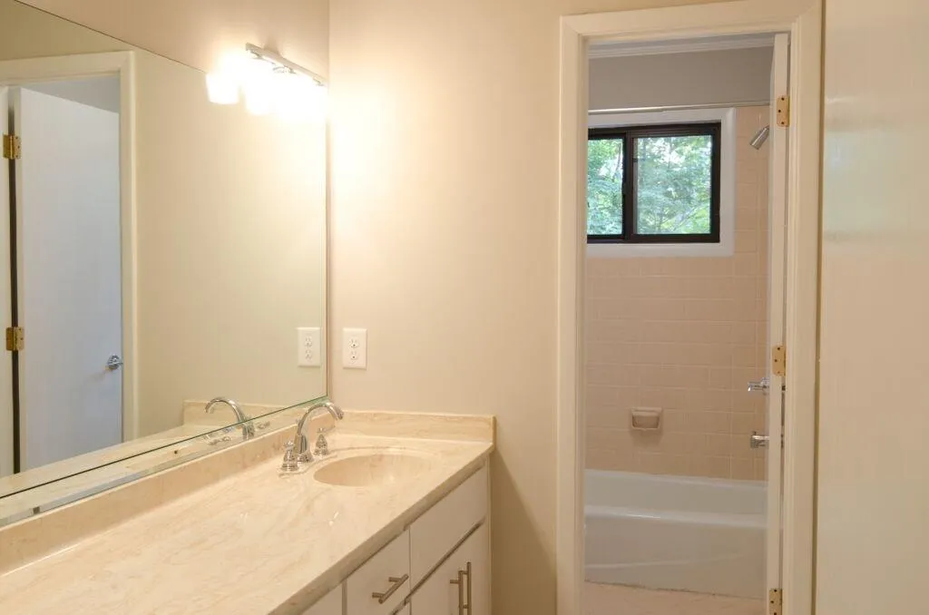 105 Dunhill Court, Sandy Springs, Georgia 30328, 4 Bedrooms Bedrooms, ,3 BathroomsBathrooms,Residential,Sold,105 Dunhill Court,5605408