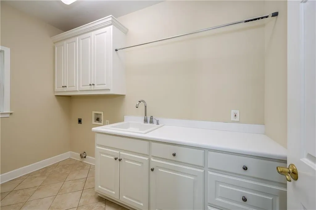 730 Old Post Road, Atlanta, Georgia 30328, 4 Bedrooms Bedrooms, ,3 BathroomsBathrooms,Residential,Sold,730 Old Post Road,6730961