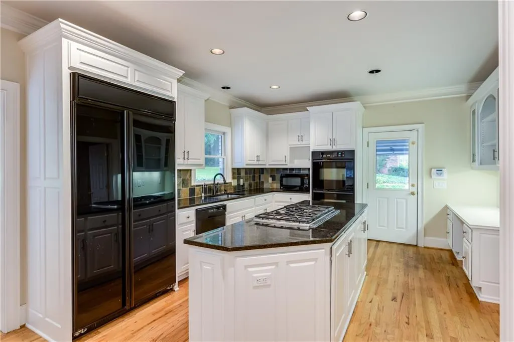 730 Old Post Road, Atlanta, Georgia 30328, 4 Bedrooms Bedrooms, ,3 BathroomsBathrooms,Residential,Sold,730 Old Post Road,6730961