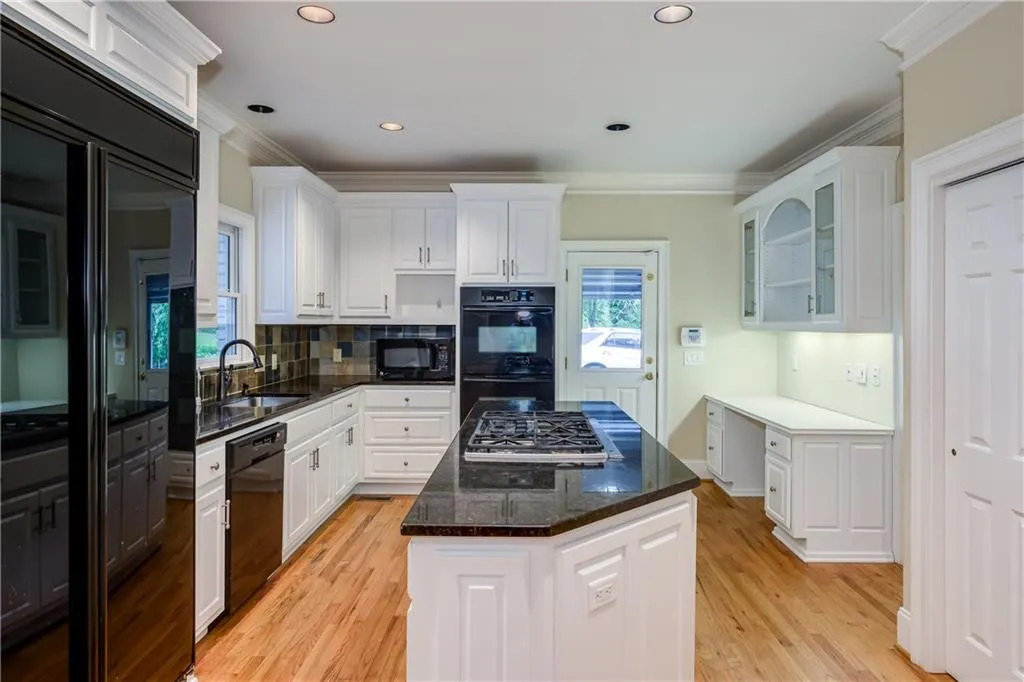 730 Old Post Road, Atlanta, Georgia 30328, 4 Bedrooms Bedrooms, ,3 BathroomsBathrooms,Residential,Sold,730 Old Post Road,6730961