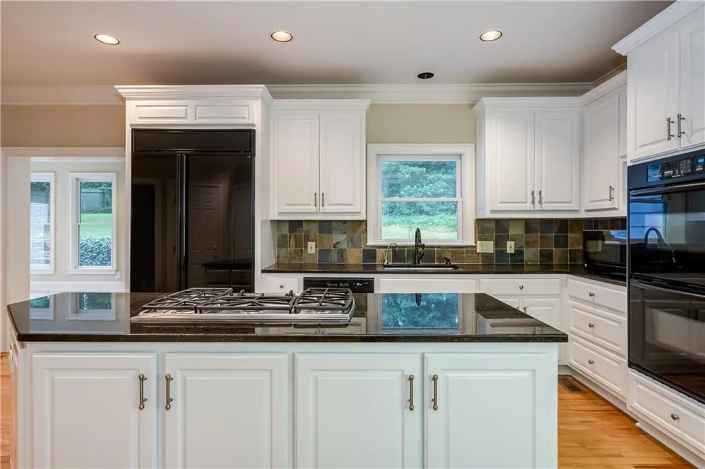 730 Old Post Road, Atlanta, Georgia 30328, 4 Bedrooms Bedrooms, ,3 BathroomsBathrooms,Residential,Sold,730 Old Post Road,6730961