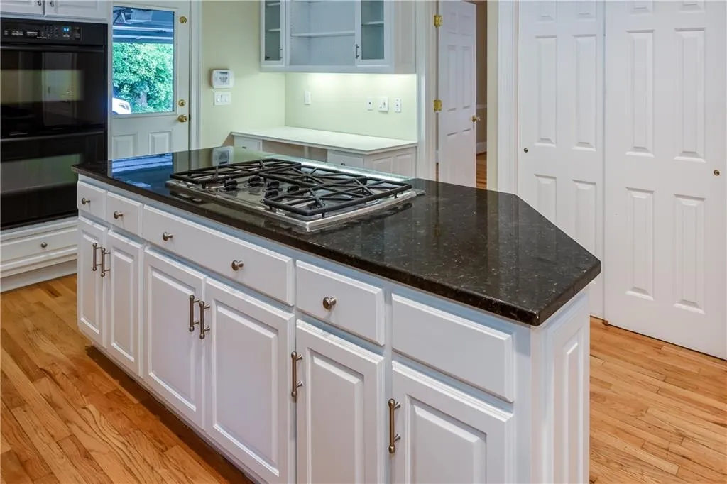 730 Old Post Road, Atlanta, Georgia 30328, 4 Bedrooms Bedrooms, ,3 BathroomsBathrooms,Residential,Sold,730 Old Post Road,6730961