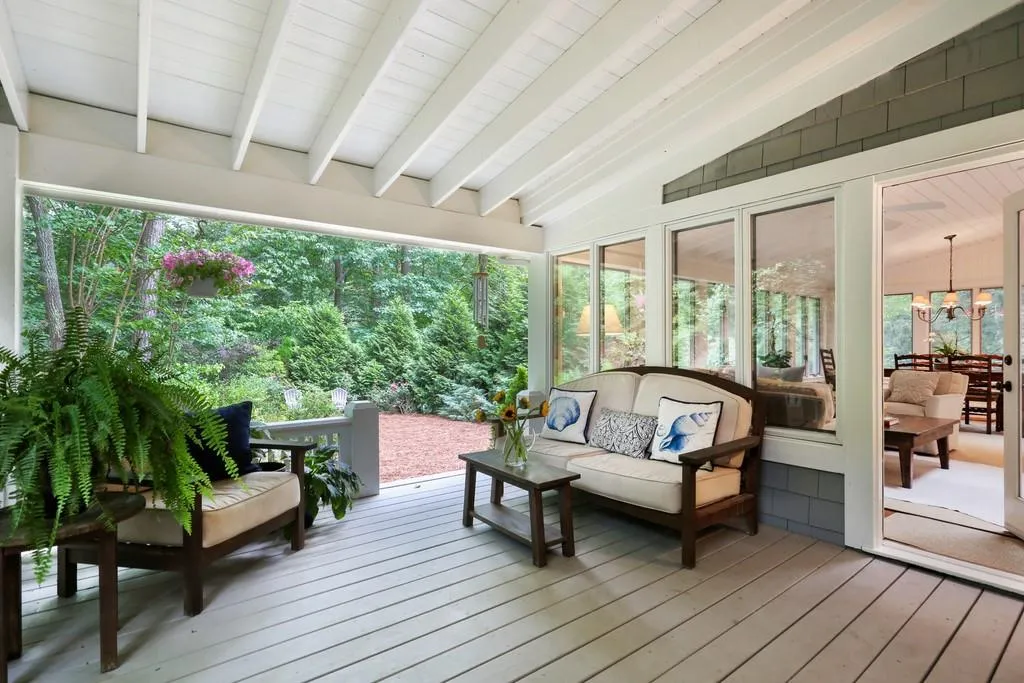 590 Tanacrest Circle, Atlanta, Georgia 30328, 4 Bedrooms Bedrooms, ,3 BathroomsBathrooms,Residential,Sold,590 Tanacrest Circle,6746876