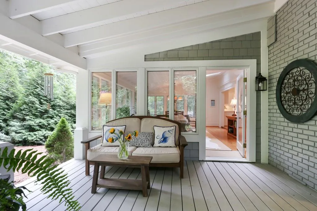 590 Tanacrest Circle, Atlanta, Georgia 30328, 4 Bedrooms Bedrooms, ,3 BathroomsBathrooms,Residential,Sold,590 Tanacrest Circle,6746876