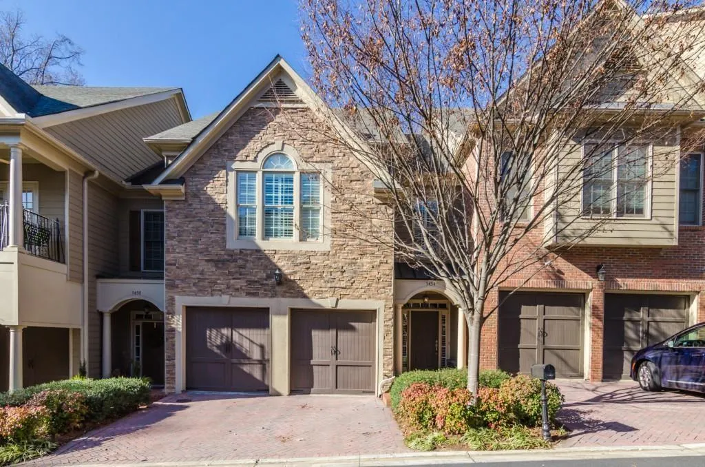 5454 Battery Lane, Sandy Springs, Georgia 30342, 3 Bedrooms Bedrooms, ,3 BathroomsBathrooms,Residential,Sold,5454 Battery Lane,7128831