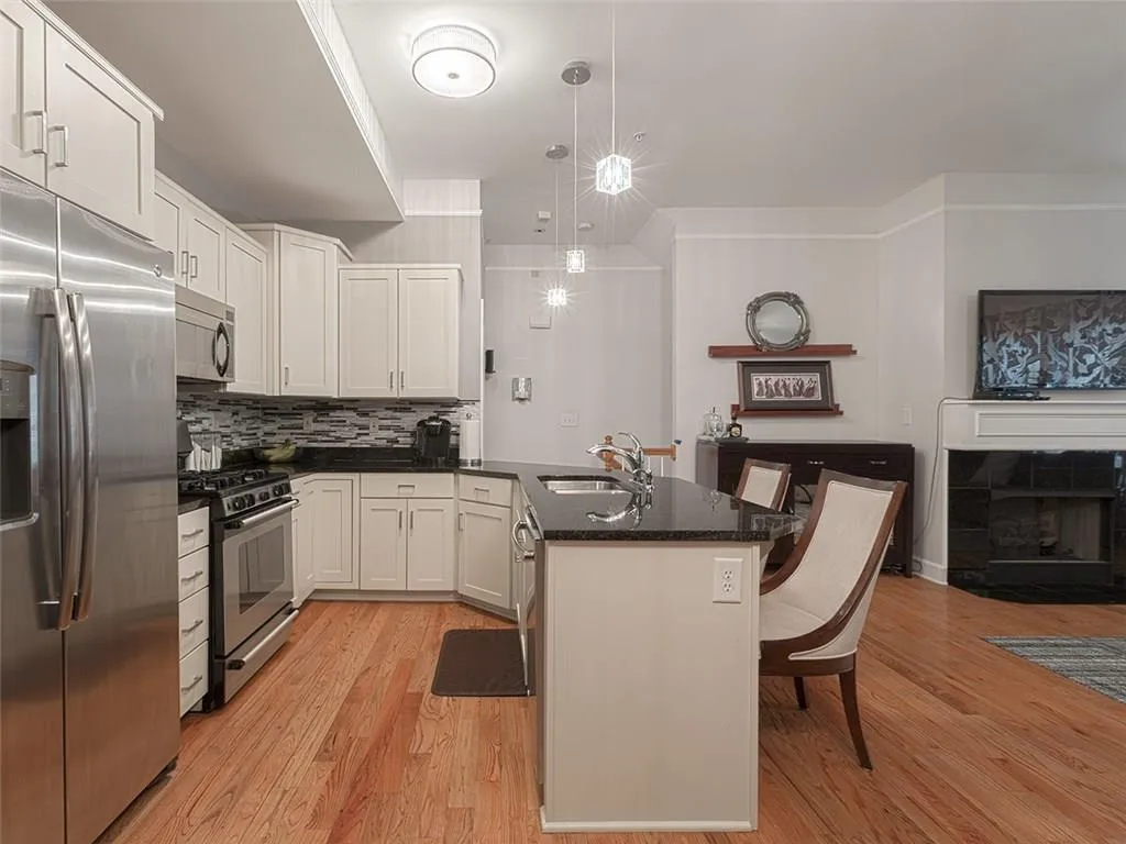 1374 Dutch Valley Place Ne Unit 13, Atlanta, Georgia 30324, 2 Bedrooms Bedrooms, ,2 BathroomsBathrooms,Residential,Sold,1374 Dutch Valley Place Ne Unit 13,5814002