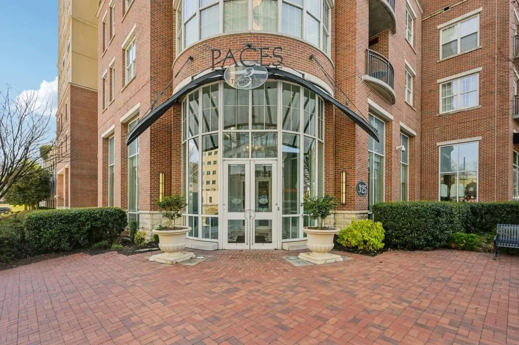 Experience Luxury High-Rise Living In The Heart Of Buckhead Village!