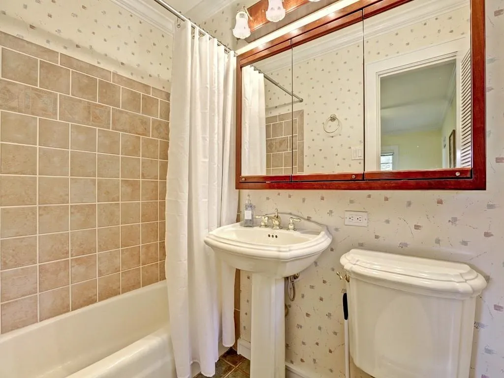 411 Montevallo Drive Ne, Atlanta, Georgia 30342, 5 Bedrooms Bedrooms, ,3 BathroomsBathrooms,Residential,Sold,411 Montevallo Drive Ne,5554794