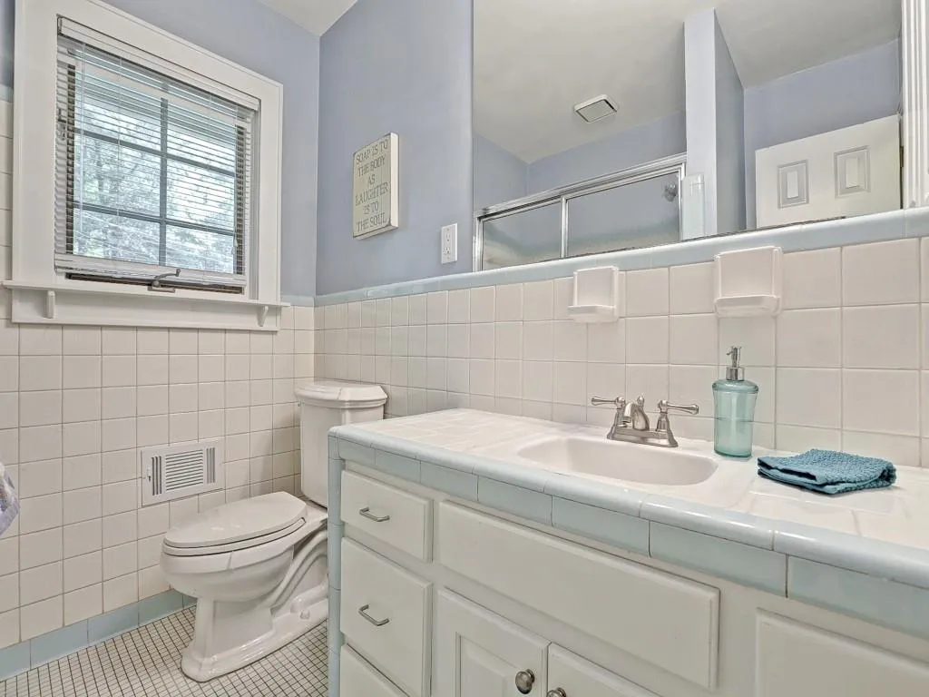 411 Montevallo Drive Ne, Atlanta, Georgia 30342, 5 Bedrooms Bedrooms, ,3 BathroomsBathrooms,Residential,Sold,411 Montevallo Drive Ne,5554794