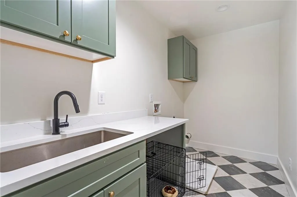 4955 Powers Ferry Road, Sandy Springs, Georgia 30327, 5 Bedrooms Bedrooms, ,3 BathroomsBathrooms,Residential,For Sale,4955 Powers Ferry Road,7678062