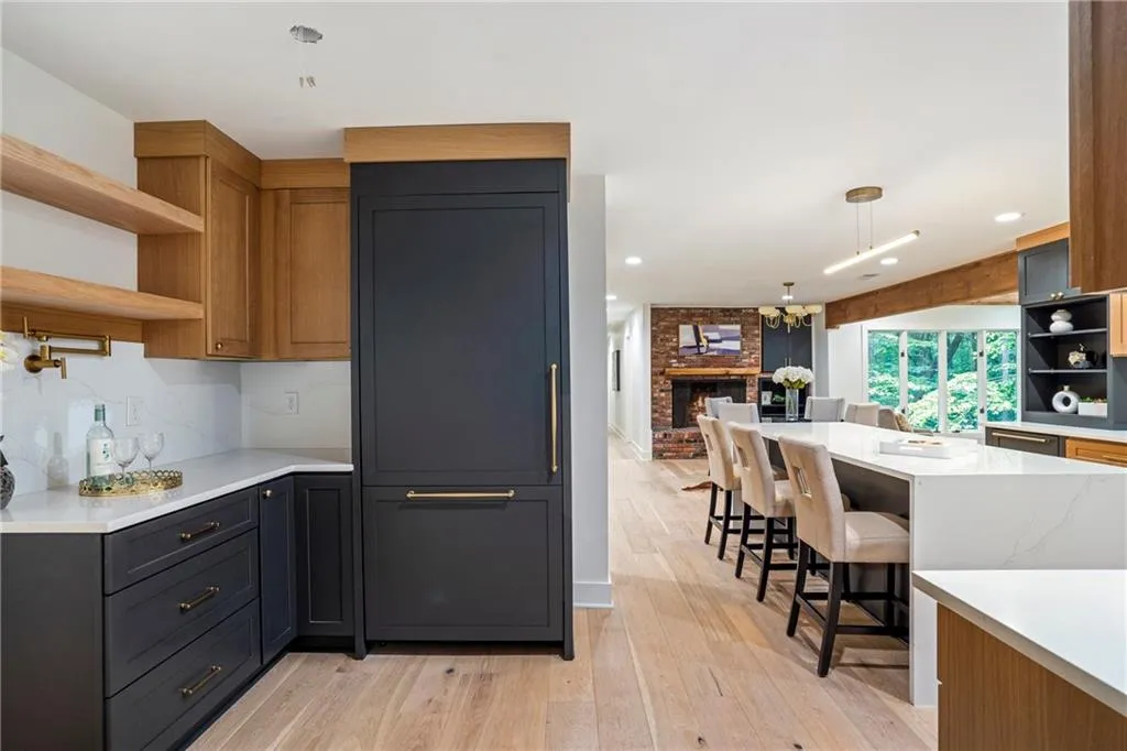 4955 Powers Ferry Road, Sandy Springs, Georgia 30327, 5 Bedrooms Bedrooms, ,3 BathroomsBathrooms,Residential,For Sale,4955 Powers Ferry Road,7678062