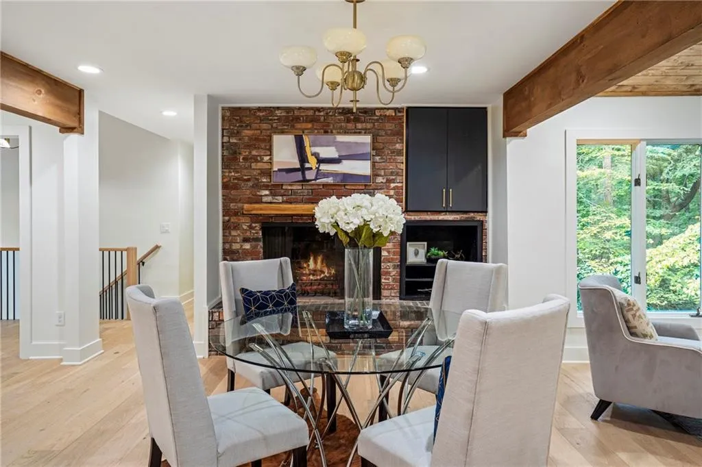 4955 Powers Ferry Road, Sandy Springs, Georgia 30327, 5 Bedrooms Bedrooms, ,3 BathroomsBathrooms,Residential,For Sale,4955 Powers Ferry Road,7678062