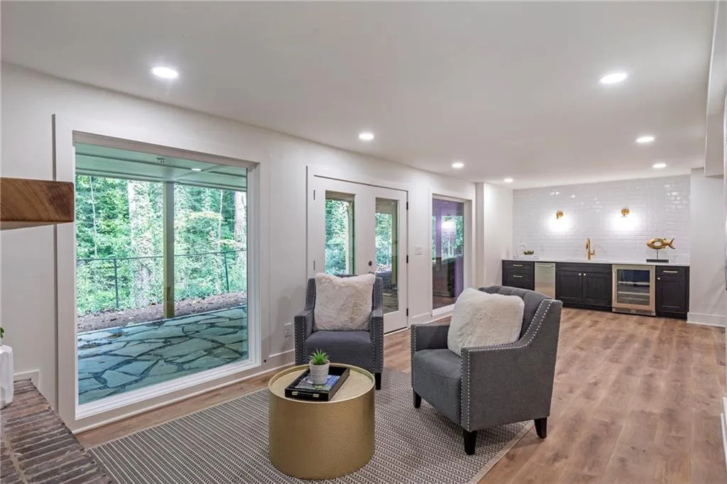 4955 Powers Ferry Road, Sandy Springs, Georgia 30327, 5 Bedrooms Bedrooms, ,3 BathroomsBathrooms,Residential,For Sale,4955 Powers Ferry Road,7678062